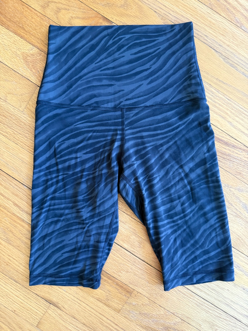 Lululemon Align High Rise Shorts 10" Size 4 Black Tonal Zebra Print Nulu